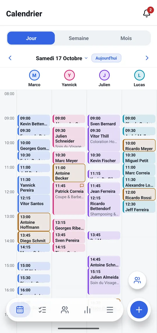 L'agenda du jour dans l'application, une colonne par professionnel.